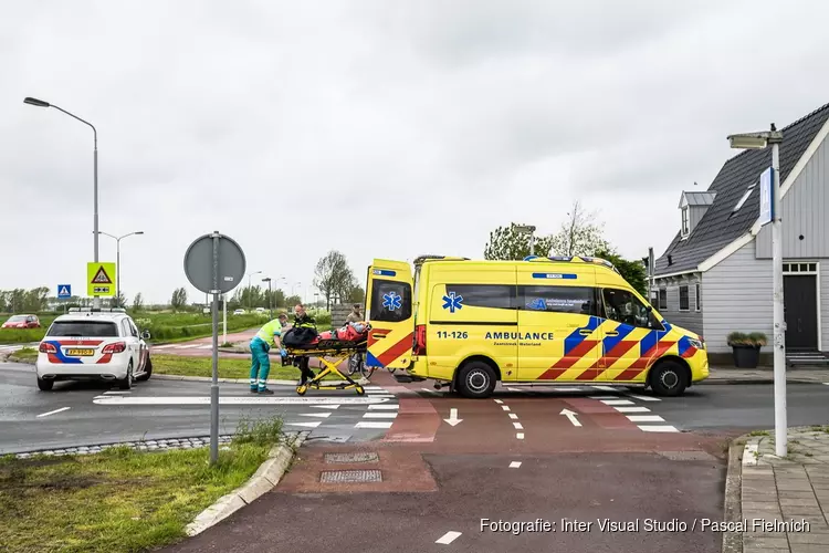 Fietsster aangereden op rotonde Assendelft