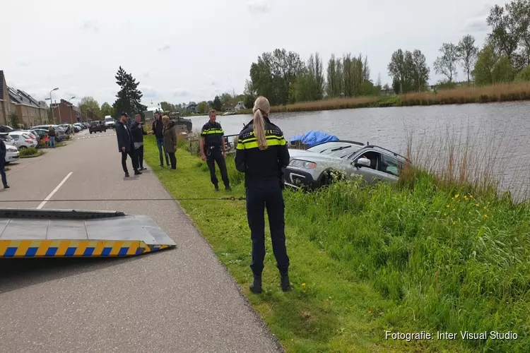 Auto belandt in Nauernasche Vaart