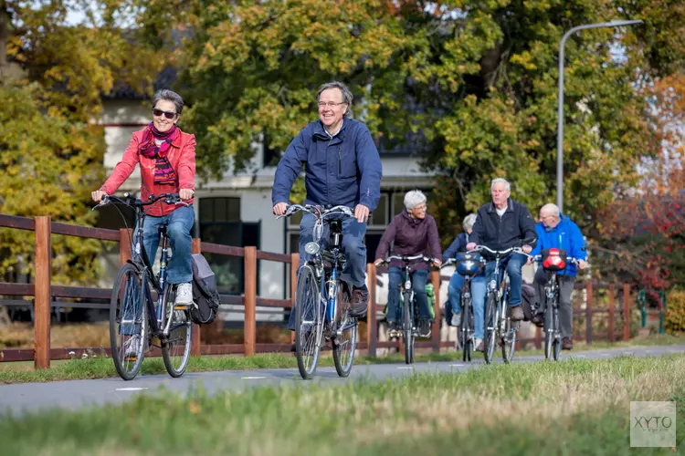 Doortrappen tijdens heerlijke zomer fietstocht in Zaanstad midden