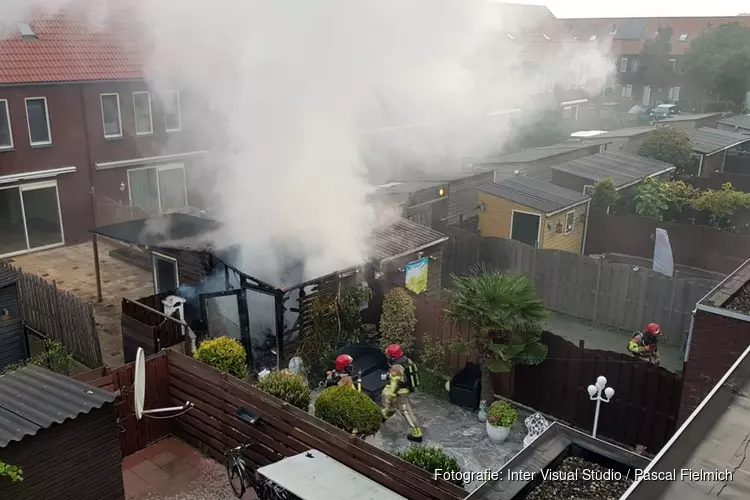 Hevige brand in schuur in Assendelft