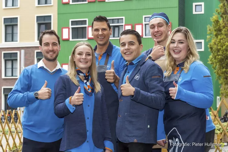 Vertrouwd winkelteam in gloednieuwe Albert Heijn Zaandam Ebbehout