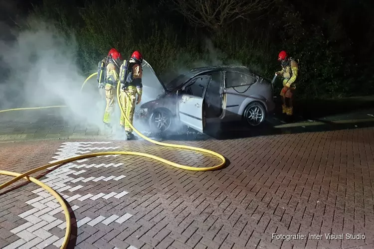 Brand in geparkeerde auto in Zaandam