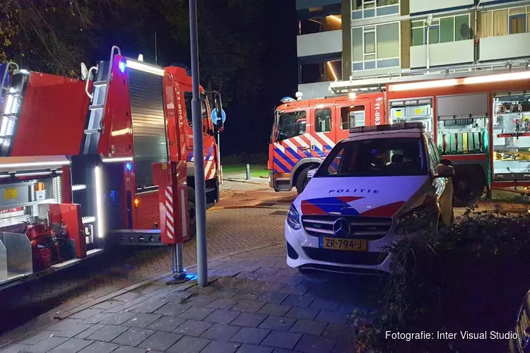 Vijf bewoners flatwoning naar ziekenhuis door brand