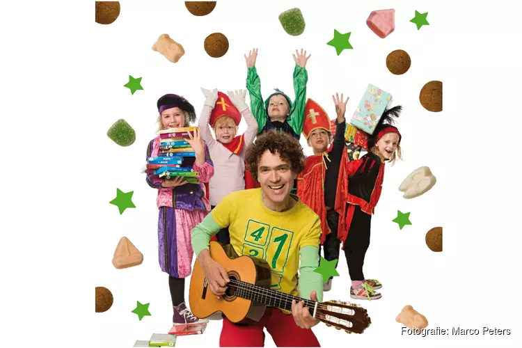 Muzikale Sinterklaasvoorstelling van kinderpopster Dirk Scheele in het Zaantheater.