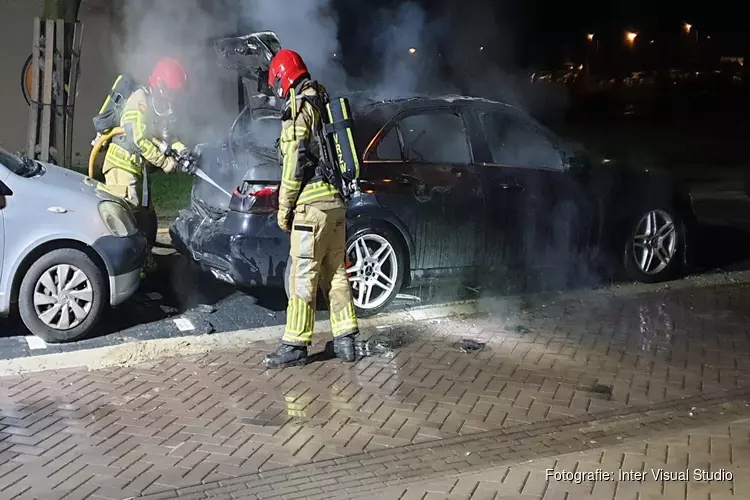 Weer auto in brand in Zaandam