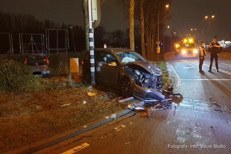 Botsing op kruising in Zaandam