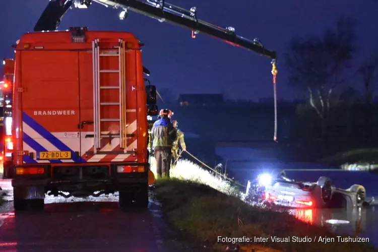 Auto te water na politie achtervolging in Wijdewormer