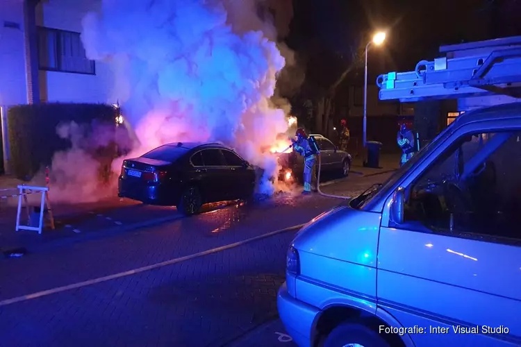 Twee auto&#39;s door brand verwoest in Zaandam