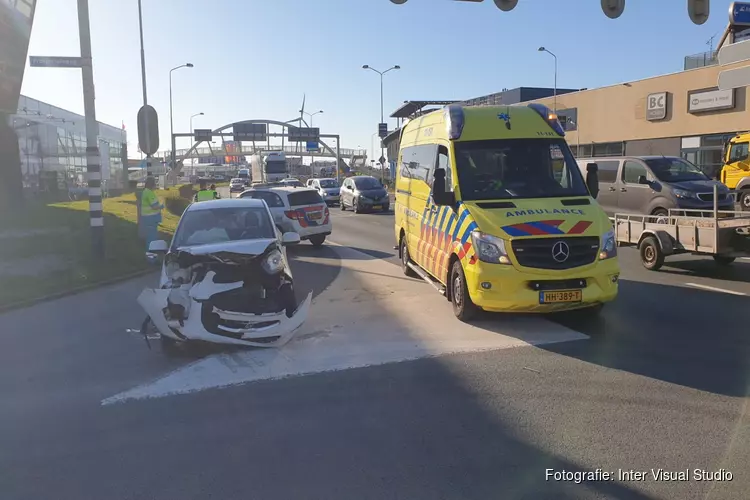 Botsing tussen twee auto&#39;s in Zaandam