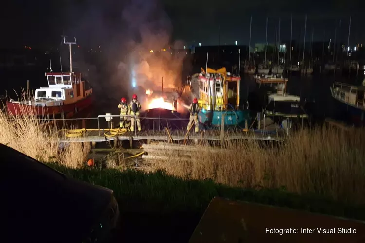 Gewonde bij brand op woonboot in Assendelft