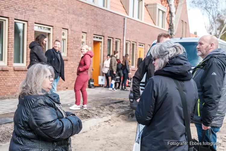 Blij gezichten bij eerste kijk- en meetmarkt voor toekomstige bewoners van het Blok in Krommenie