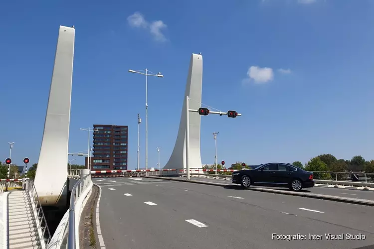 Prins Bernhardbrug in Zaandam weer in storing