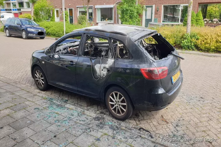 Auto in brand op de Lijsterstraat in Wormerveer