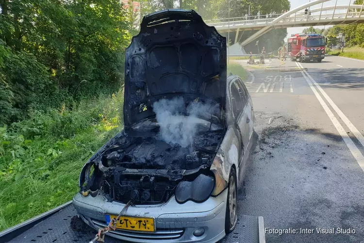 Auto in brand op Thorbeckeweg in Zaandam