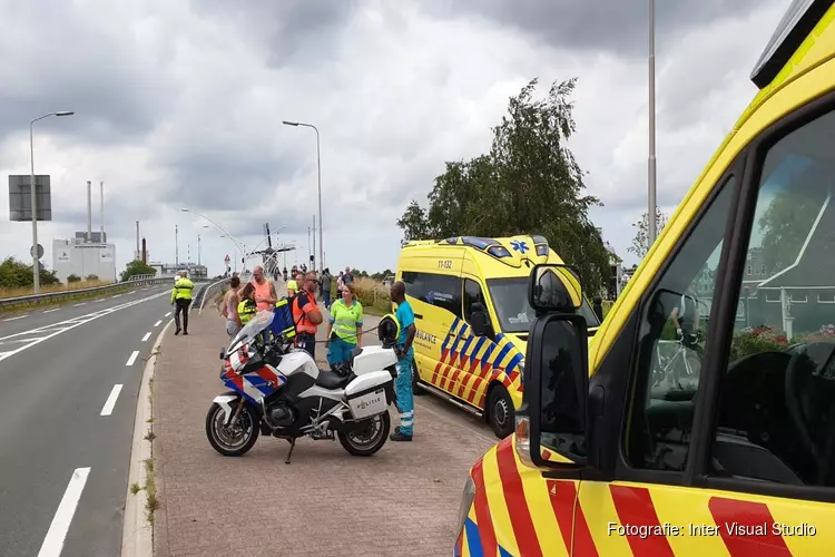 Fietsster ernstig gewond op Zaanse Schans