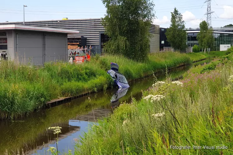 Automobilist gereanimeerd na ongeval in Oostzaan