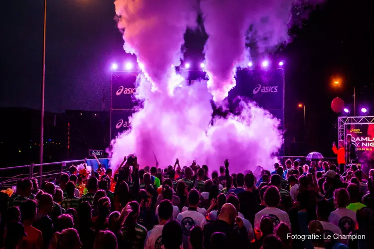 De Damloop by night is het hardloopfeestje dat je niet mag missen