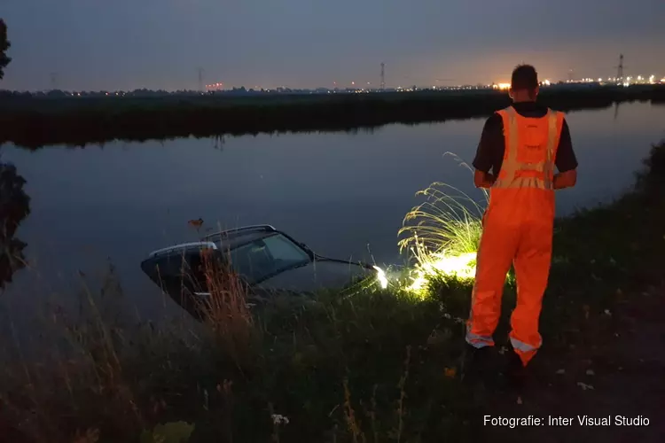 Auto te water in Assendelft