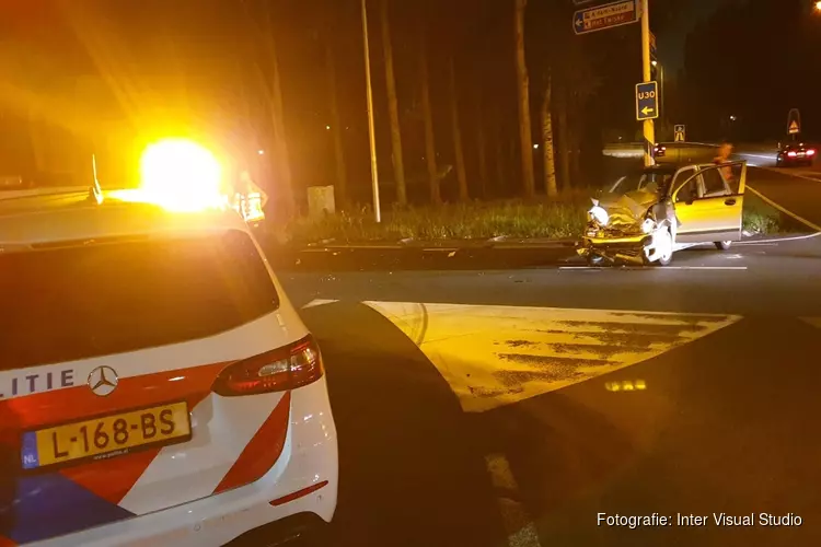 Gewonde en veel schade bij botsing op Kolkweg in Oostzaan