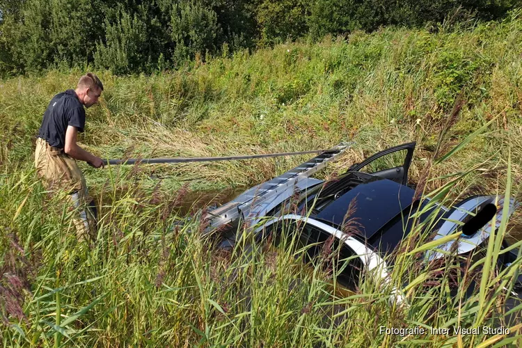 Auto crasht op Guisweg in Koog aan de Zaan