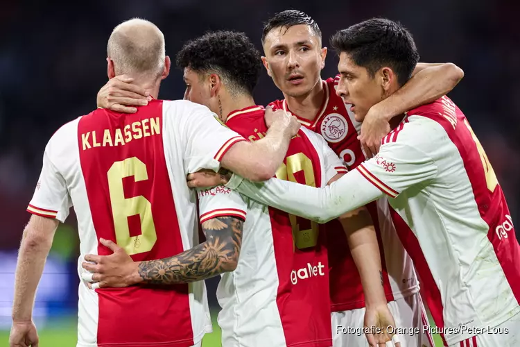 Ajax met onvervalste zevenklapper langs Excelsior