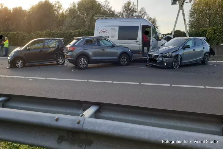 5 auto&#39;s betrokken bij ongeval op A7 bij Zaandam