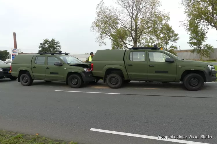 Auto&#39;s van Defensie betrokken bij aanrijding Krommenie