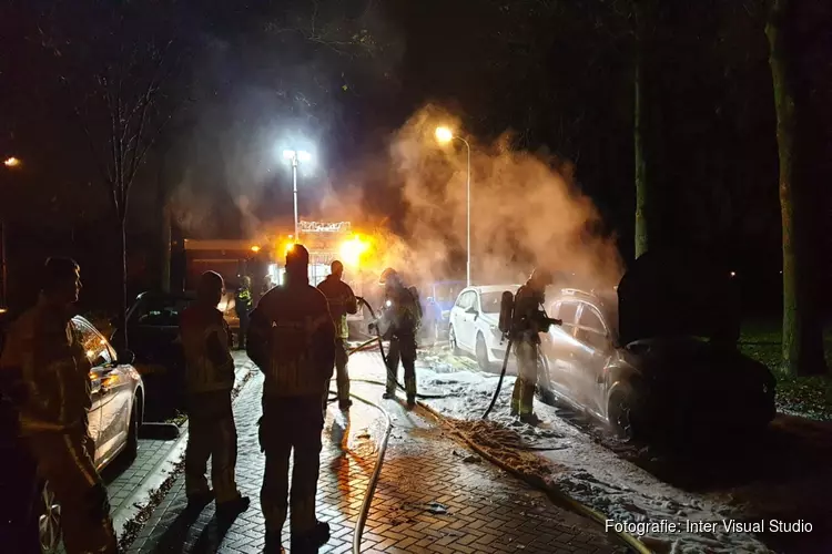 Auto door brand verwoest in Poelenburg