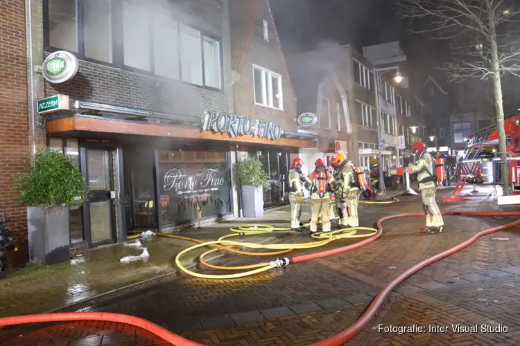 Grote brand bij pizzeria in Zaandam