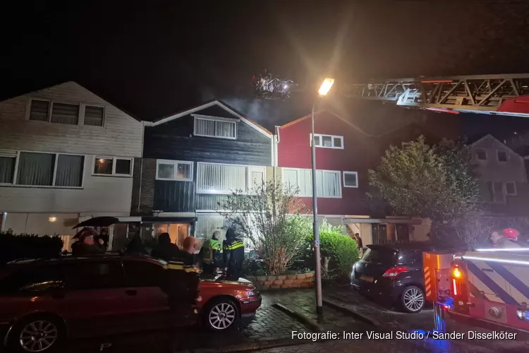Houtkachel veroorzaakt schoorsteenbrand in Zaandam