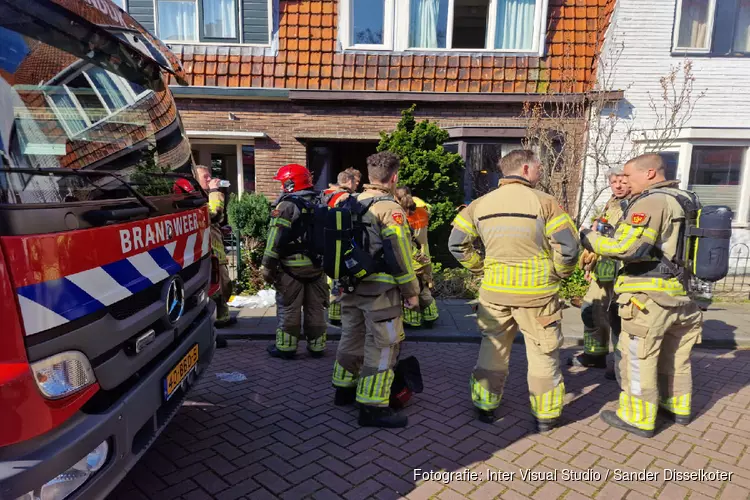 Bereiden van paasontbijt gaat fout; brand in keuken