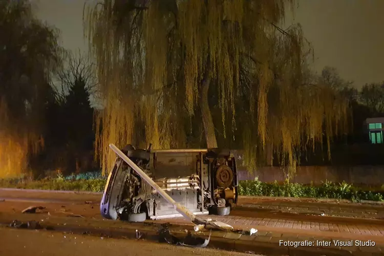 Auto gecrasht in Zaandam, niemand gewond