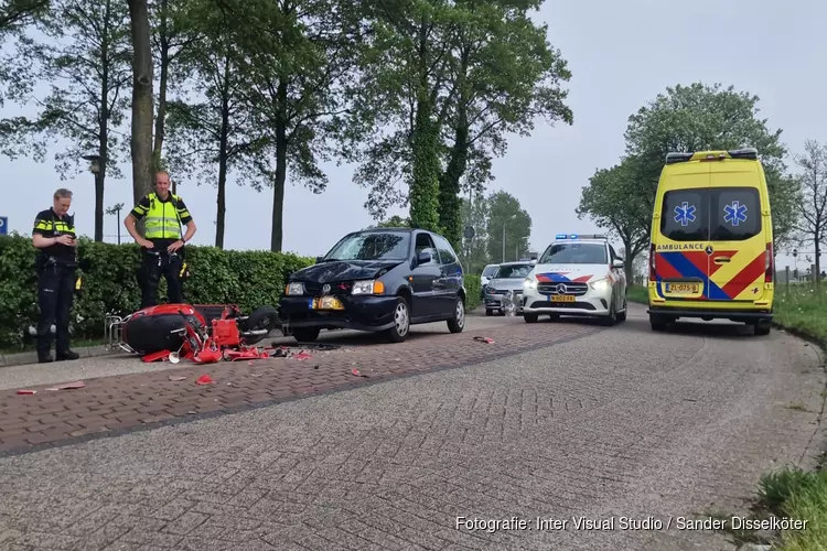 Scooterrijder frontaal aangereden in Zaandam