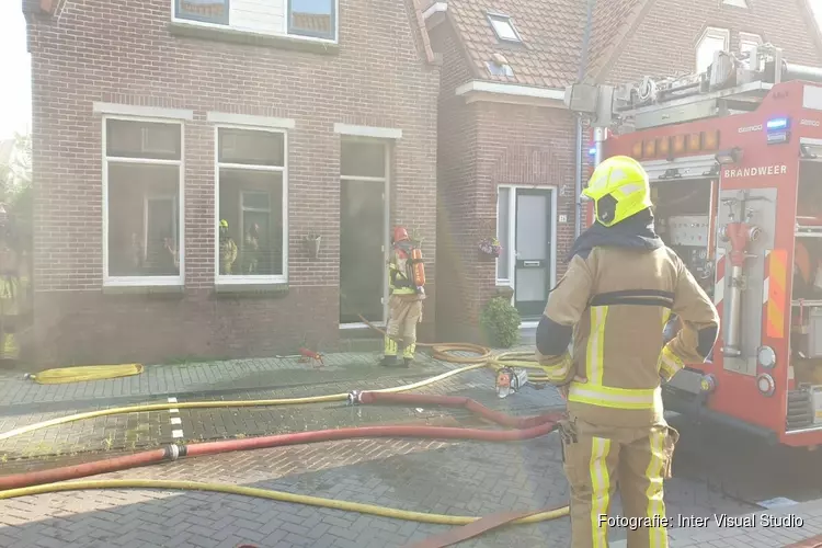 Flinke rookontwikkeling bij woningbrand in Krommenie