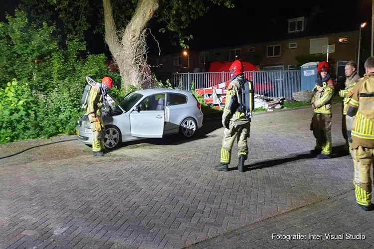 Auto van binnen uitgebrand in Assendelft