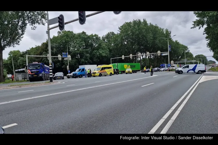 Ongeval met vier voertuigen in Oostzaan