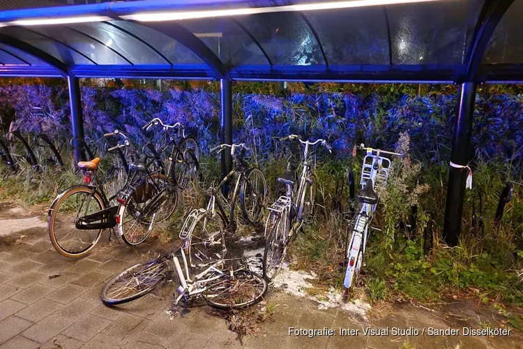 Brand in fietsenstalling treinstation Zaandijk