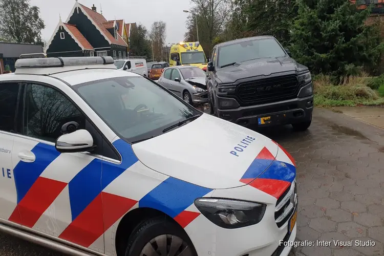 Ongeval op Dorpsstraat in Assendelft, één gewonde