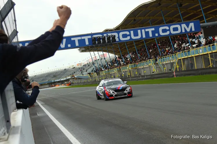 Sen Roodenburg en teammaat Gianni van de Craats kampioen in de BMW M2 CS Cup