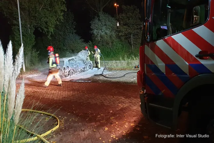 Auto door brand verwoest aan Kleine Tocht in Zaandam