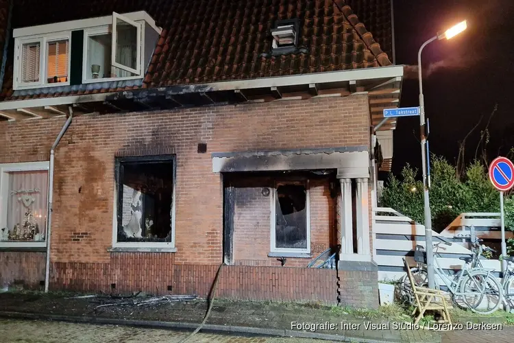 Veel schade bij brand in woning in Zaandam