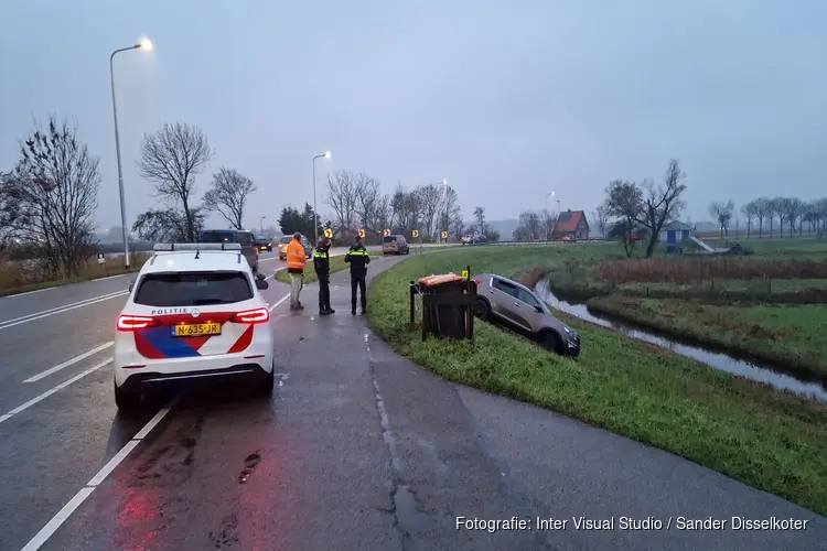 Auto raakte van de weg langs N246 bij Assendelft