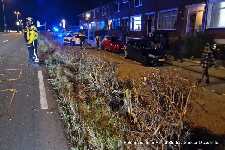 Automobilist crasht op Provincialeweg in Zaandam