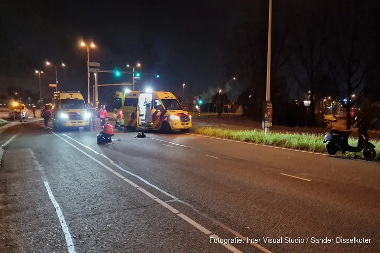 Scooterrijdster in botsing met auto op Albert Heijnweg in Zaandam