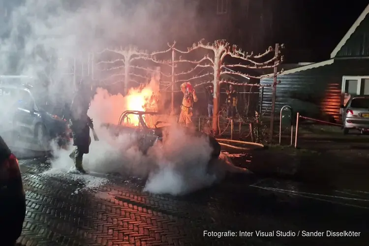 Auto door brand verwoest in Botenmakersstraat in Zaandam