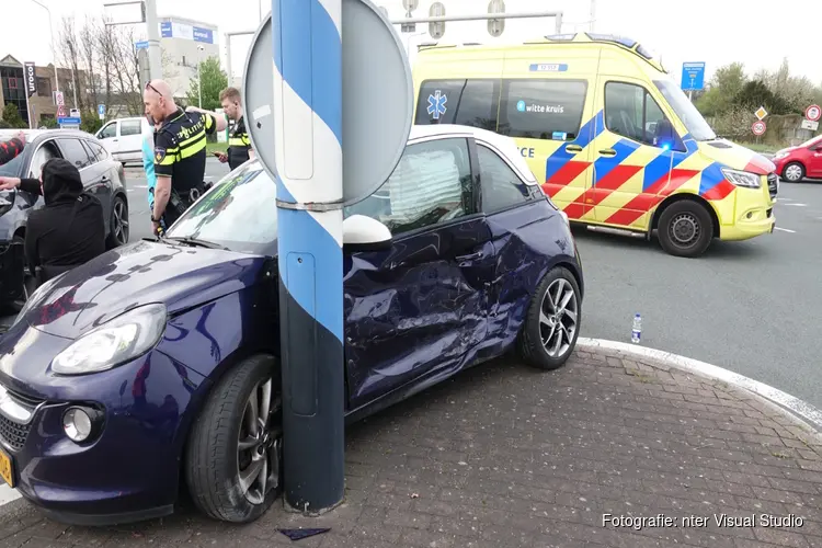 Aanrijding op druk kruispunt in Wormerveer