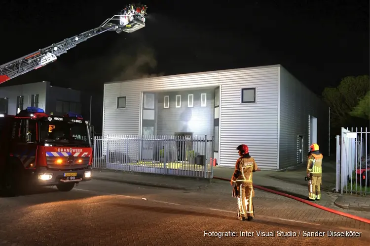 Brand in bedrijfspand aan Tienlingstraat in Zaandam