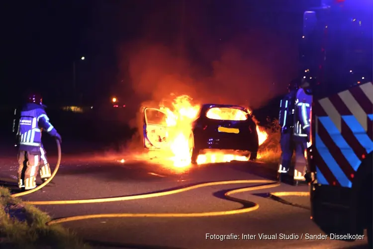 Auto in brand op Kanaalweg in Assendelft