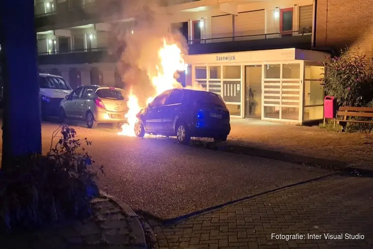 Auto door brand verwoest in Zaandijk