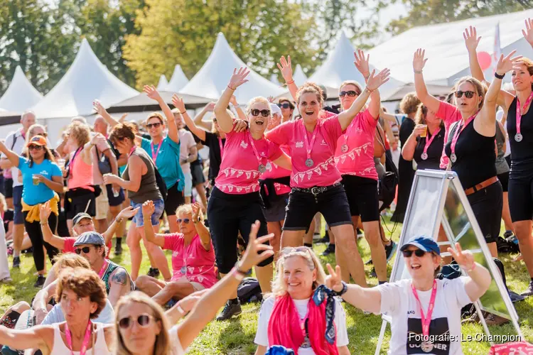 Pink Ribbon Dam tot Dam Wandeltocht ouderwets populair 